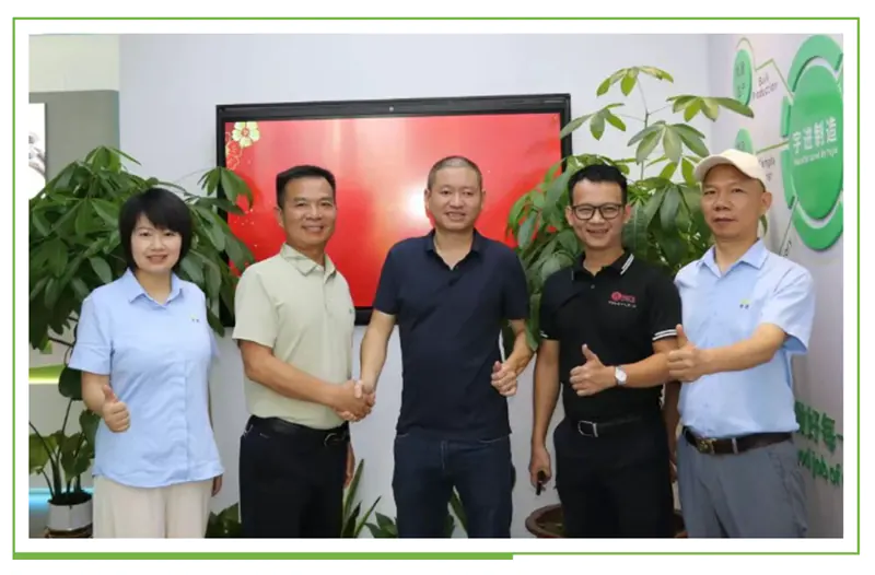 Vietnam Buyers Visit SPOTLESS— “Mr. 4 Seconds” and the Small Things That Matter